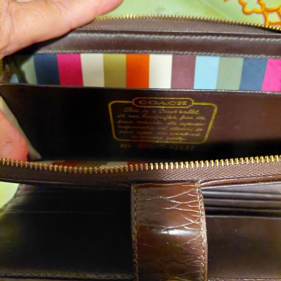 Coach signature zip around Clutch wallet - Picture 4 of 5